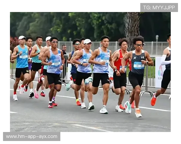 马拉松选手跑偏道进商场迷路