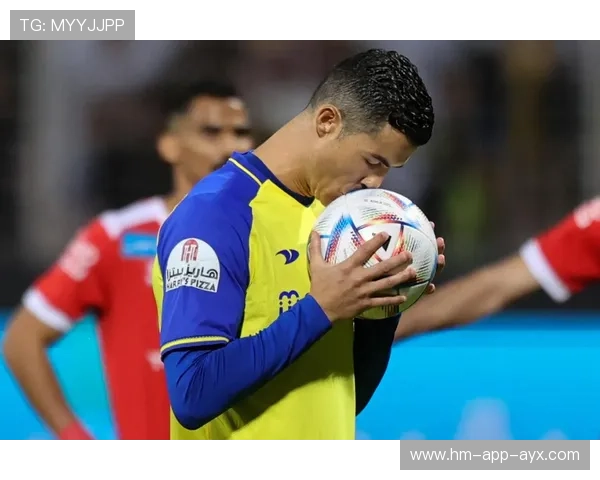 利雅得胜利角球进攻，C罗完成高点争顶