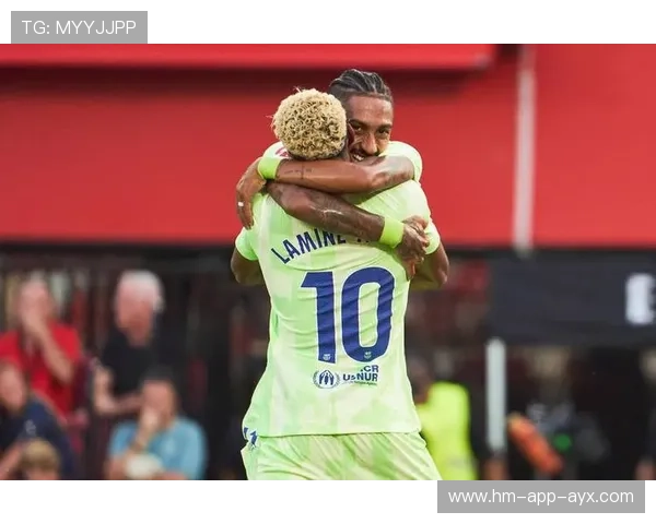 拉菲尼亚突入禁区横敲致胜球