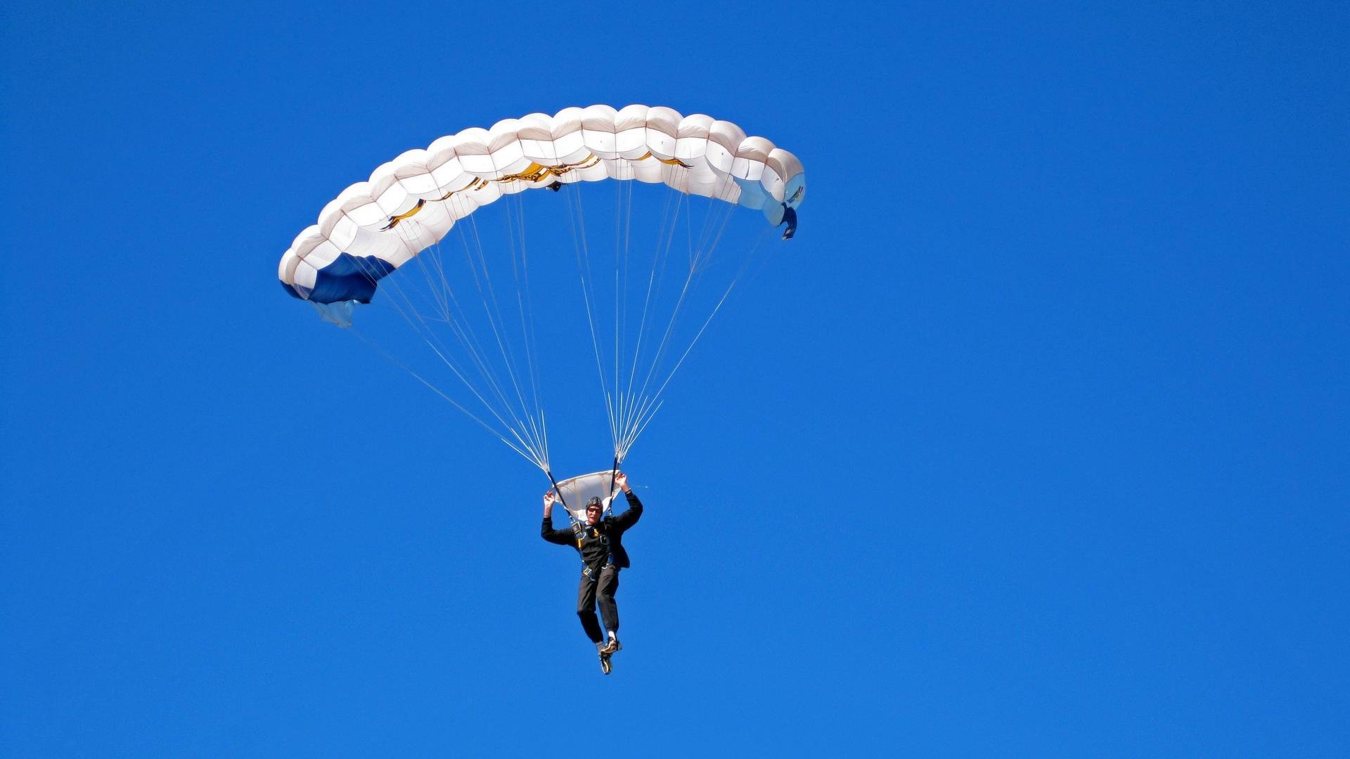 【球桌养护】专业人士传授台球桌保养技巧，桌球台面怎么保养视频