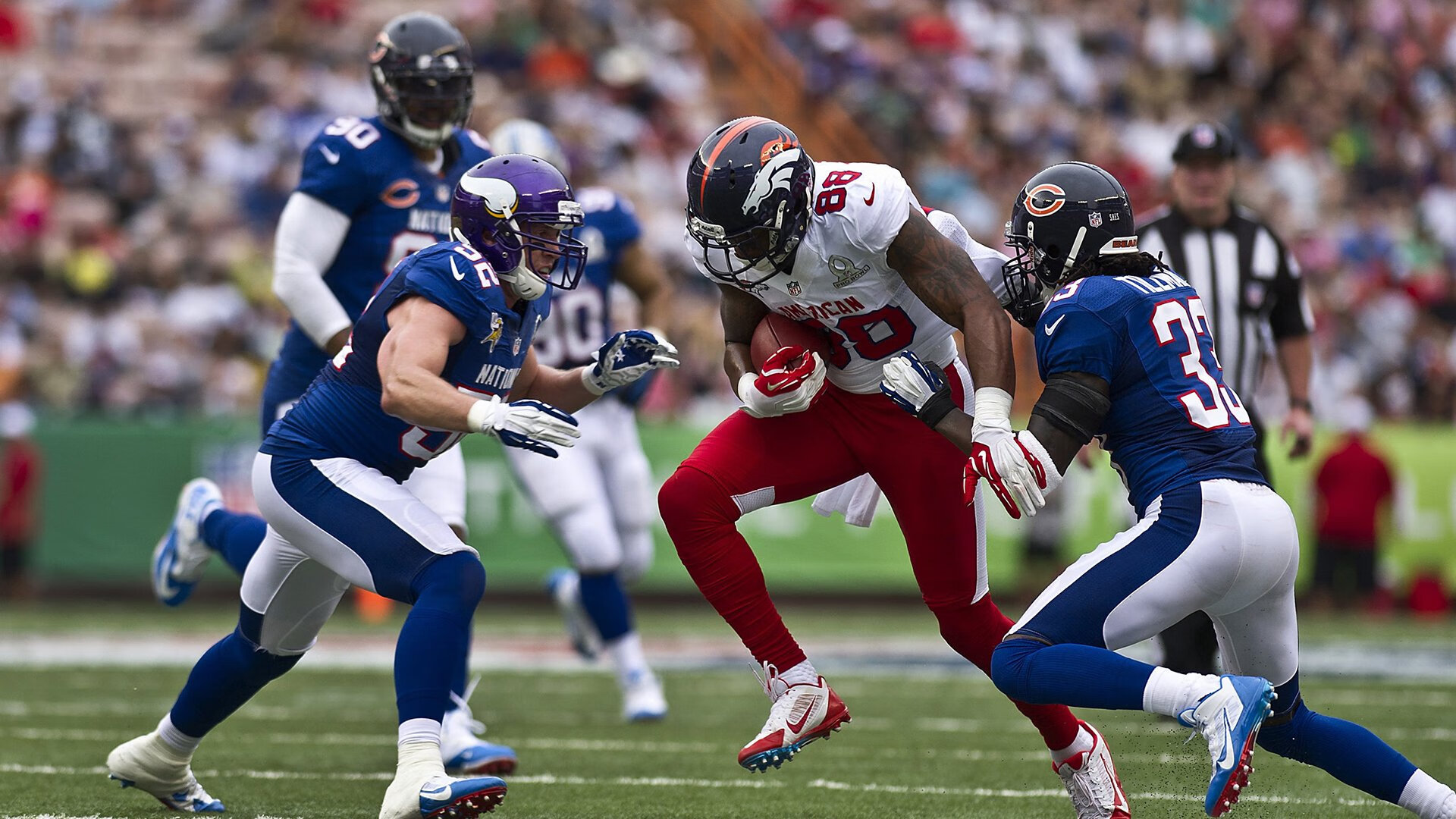 中国足球联赛关键比赛频繁，球队实力对决，中国足球队的比赛